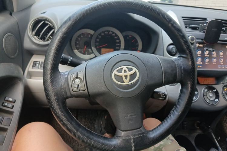 Used Toyota RAV4 2009 2.4L Automatic Luxury Navigation Edition Steering Wheel