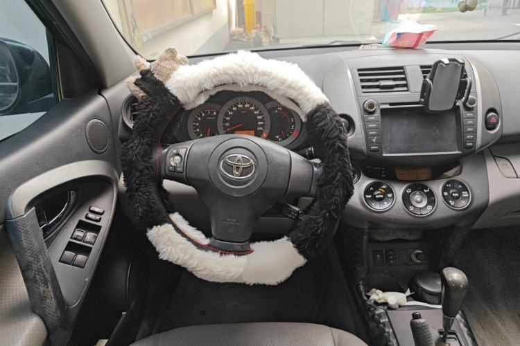Used Toyota RAV4 2009 2.4L Automatic Luxury Edition Steering Wheel