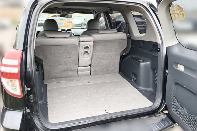 Used Toyota RAV4 2009 2.0L Automatic Luxury Edition Trunk