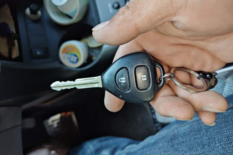 Used Toyota RAV4 2009 2.0L Automatic Luxury Edition Vehicle Key
