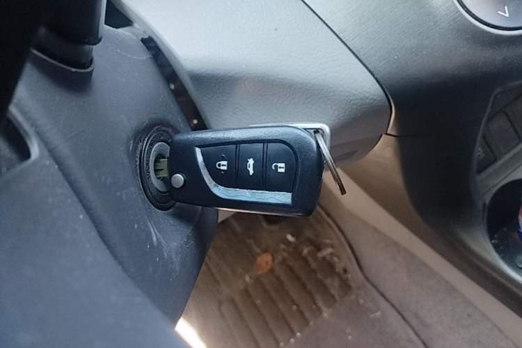 Used Toyota RAV4 2009 2.0L Automatic Luxury Edition Vehicle Key