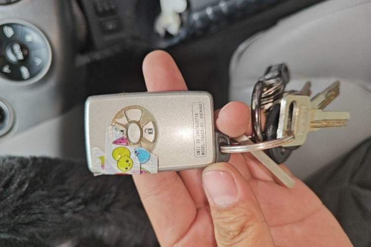 Used Toyota RAV4 2009 2.4L Automatic Luxury Edition Vehicle Key