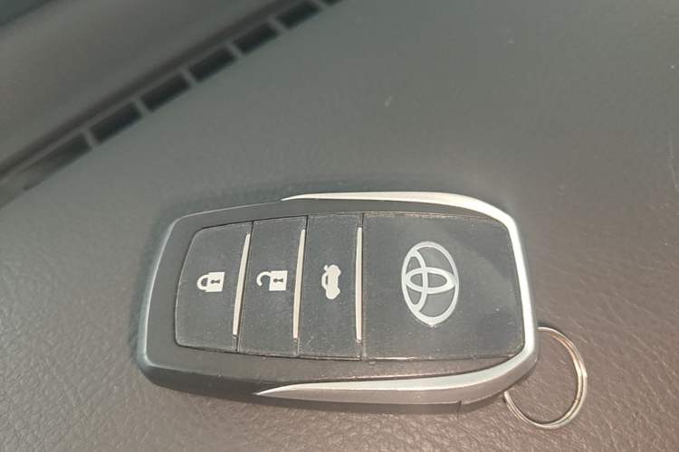 Used Toyota RAV4 2009 2.0L Automatic Luxury Edition Vehicle Key
