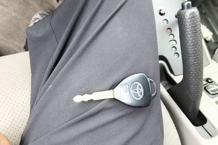 Used Toyota RAV4 2009 2.0L Automatic Luxury Edition Vehicle Key