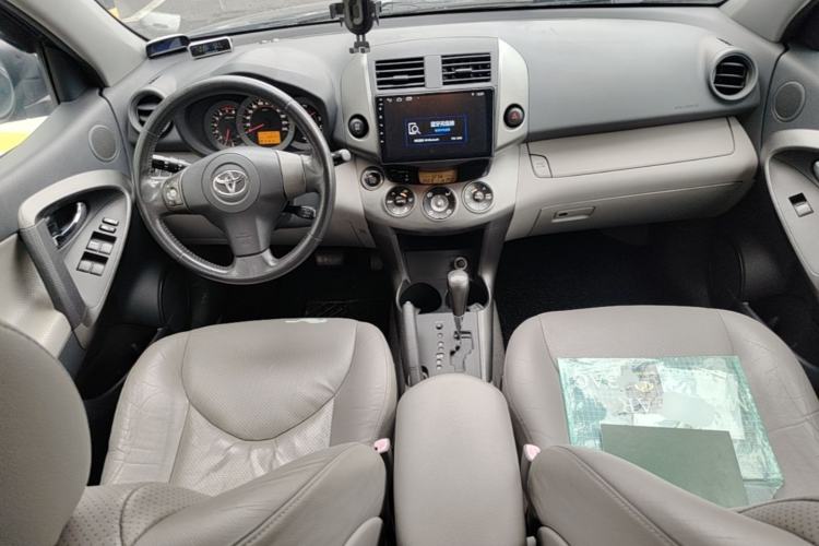 Used Toyota RAV4 2009 2.4L Automatic Luxury Edition Center Console