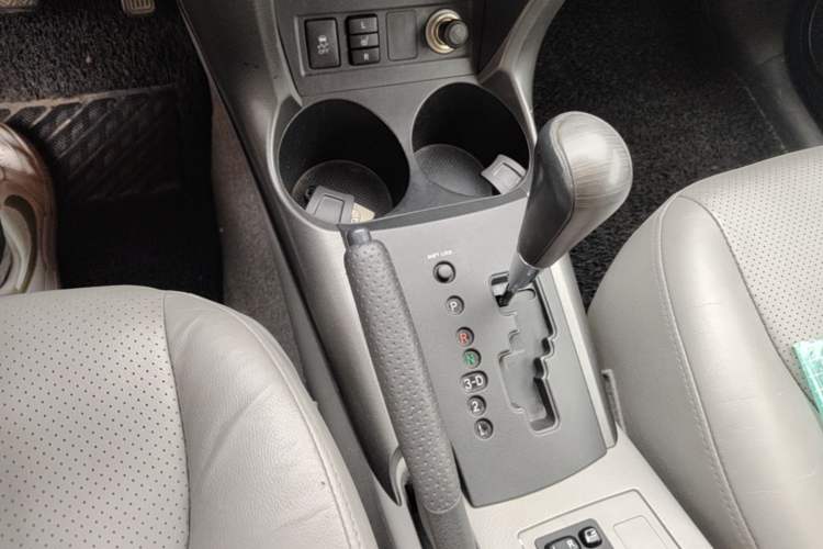 Used Toyota RAV4 2009 2.4L Automatic Luxury Edition Gear Lever