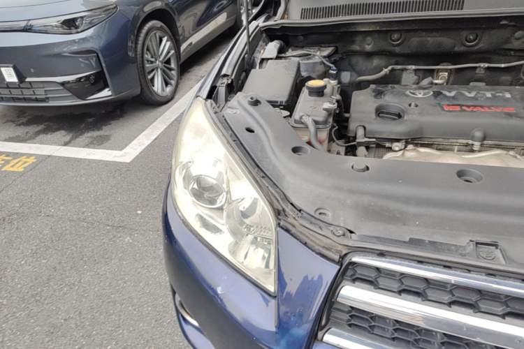 Used Toyota RAV4 2009 2.4L Automatic Luxury Edition Right Front Headlight
