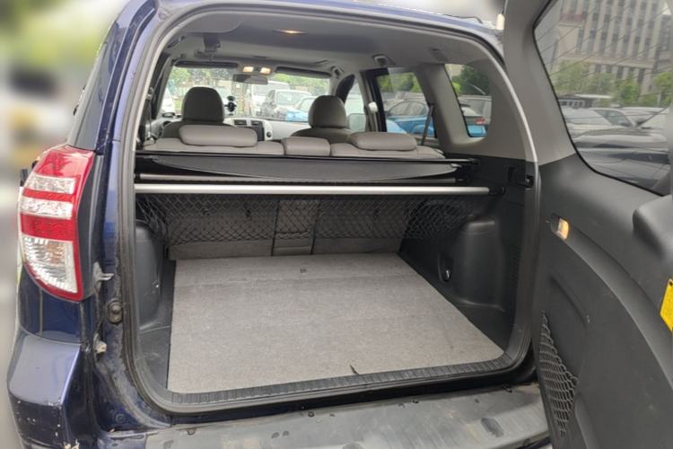 Used Toyota RAV4 2009 2.4L Automatic Luxury Edition Trunk