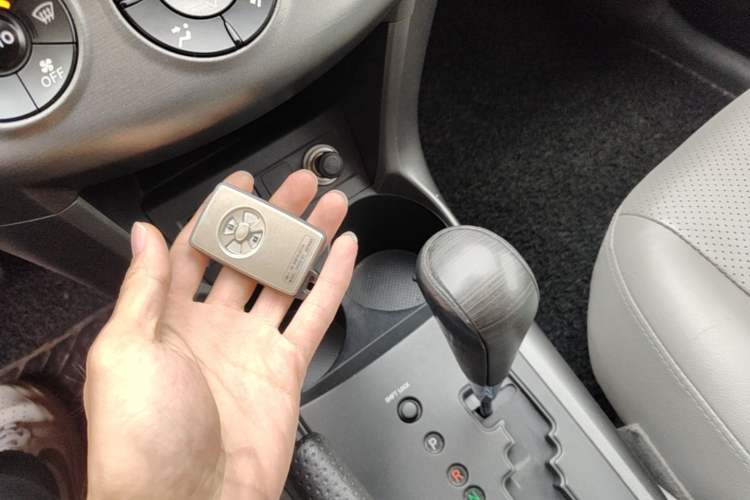 Used Toyota RAV4 2009 2.4L Automatic Luxury Edition Vehicle Key