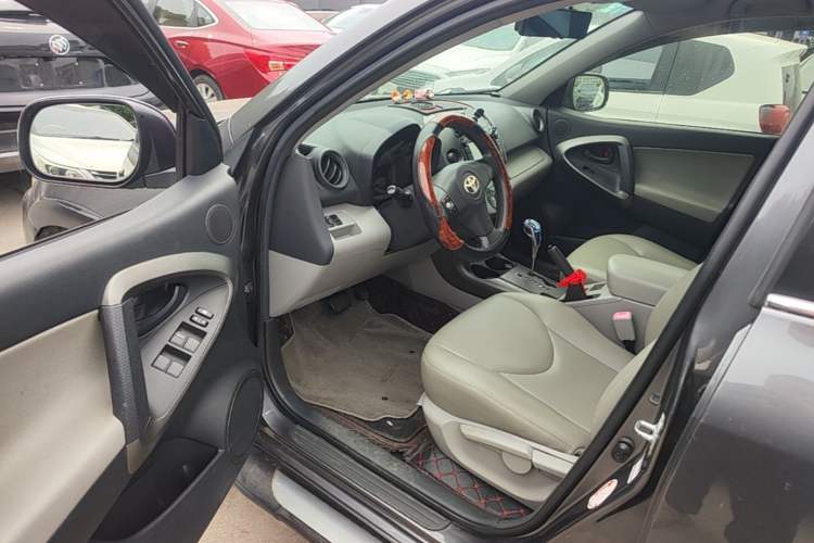 Used Toyota RAV4 2009 2.0L Automatic Classic Edition Driver Seat