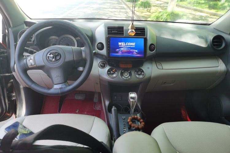 Used Toyota RAV4 2009 2.4L Automatic Luxury Edition Center Console