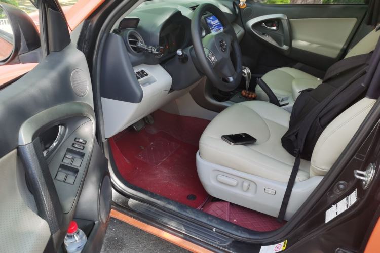 Used Toyota RAV4 2009 2.4L Automatic Luxury Edition Driver Seat
