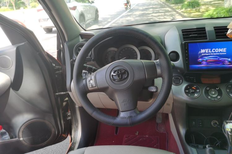 Used Toyota RAV4 2009 2.4L Automatic Luxury Edition Steering Wheel