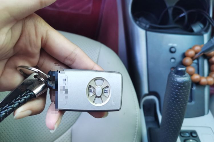 Used Toyota RAV4 2009 2.4L Automatic Luxury Edition Vehicle Key