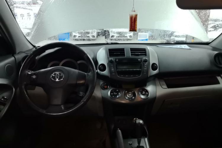 Used Toyota RAV4 2009 2.4L Automatic Luxury Edition Center Console