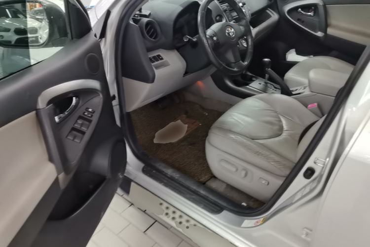 Used Toyota RAV4 2009 2.4L Automatic Luxury Edition Driver Seat