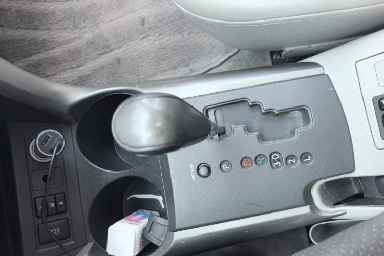 Used Toyota RAV4 2009 2.4L Automatic Luxury Edition Gear Lever