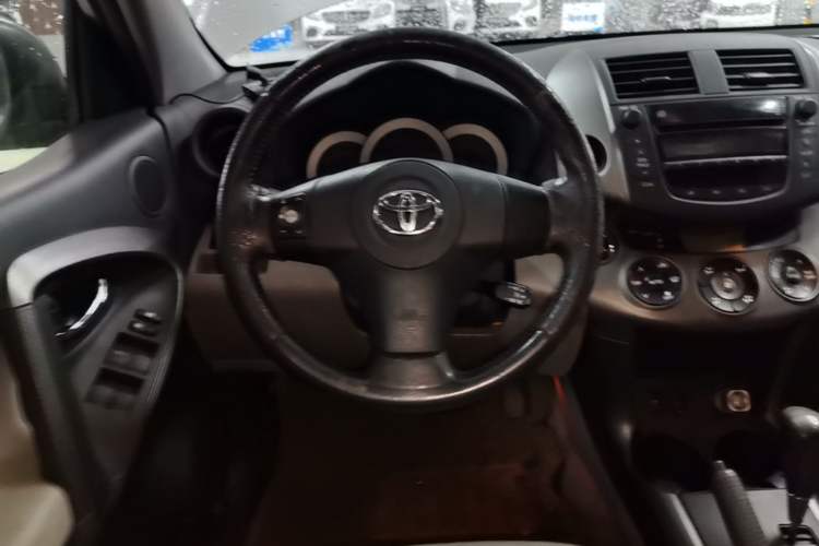 Used Toyota RAV4 2009 2.4L Automatic Luxury Edition Steering Wheel