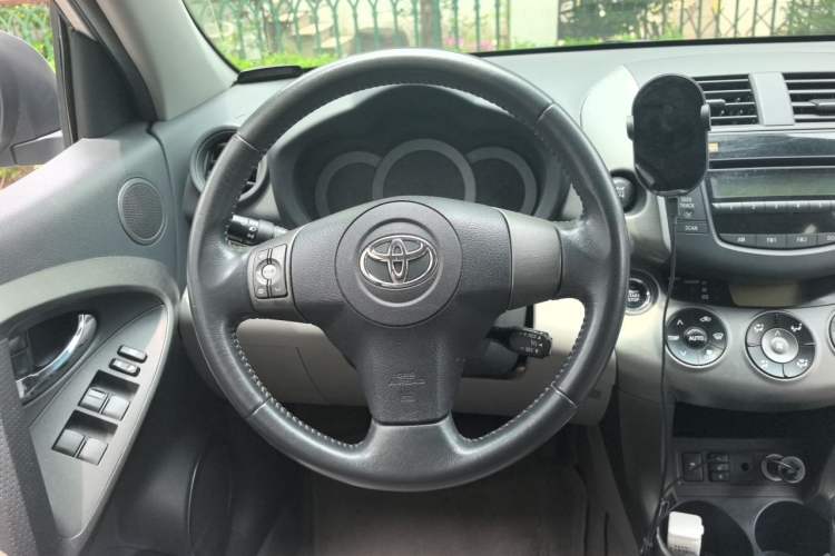 Used Toyota RAV4 2009 2.4L Automatic Luxury Edition Steering Wheel