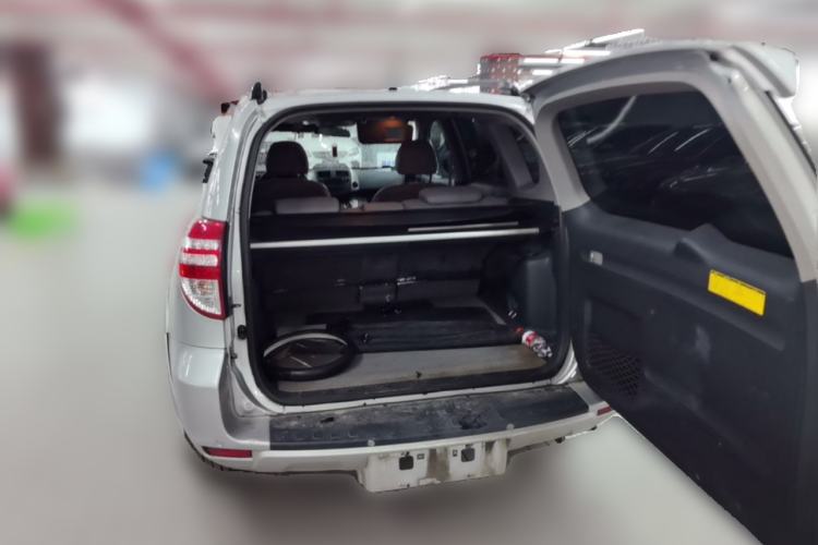 Used Toyota RAV4 2009 2.4L Automatic Luxury Edition Trunk