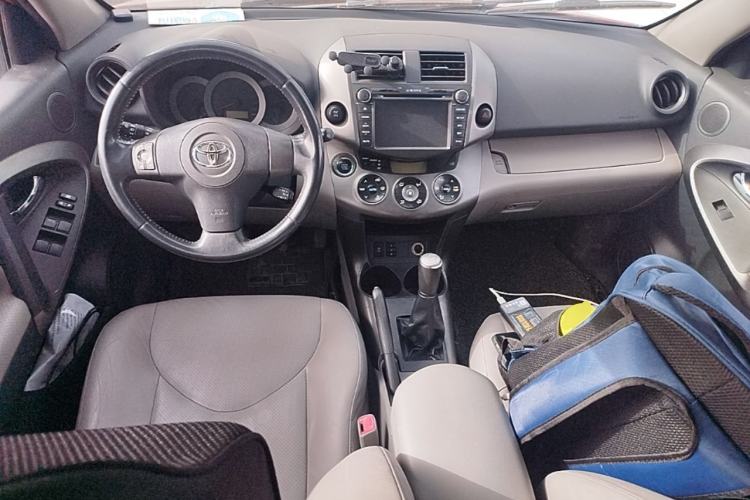Used Toyota RAV4 2009 2.4L Manual Luxury Edition Center Console