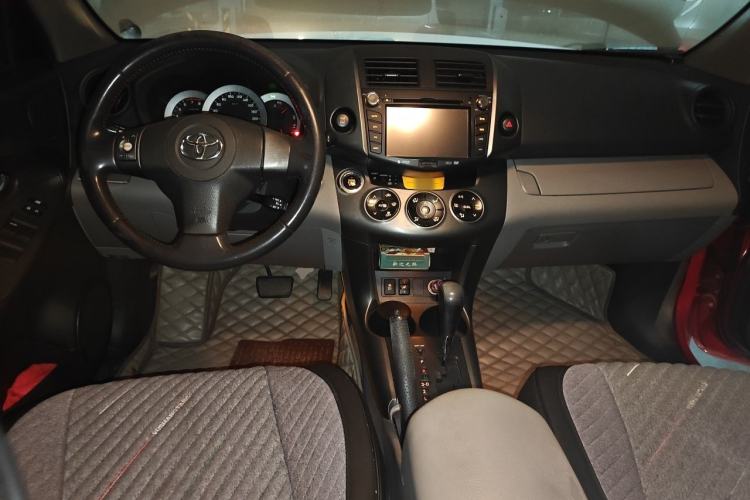 Used Toyota RAV4 2009 2.4L Automatic Luxury Edition Center Console