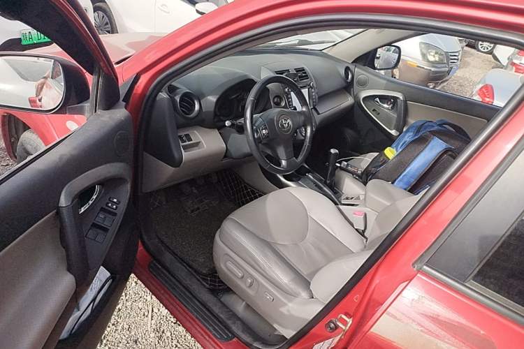 Used Toyota RAV4 2009 2.4L Manual Luxury Edition Driver Seat