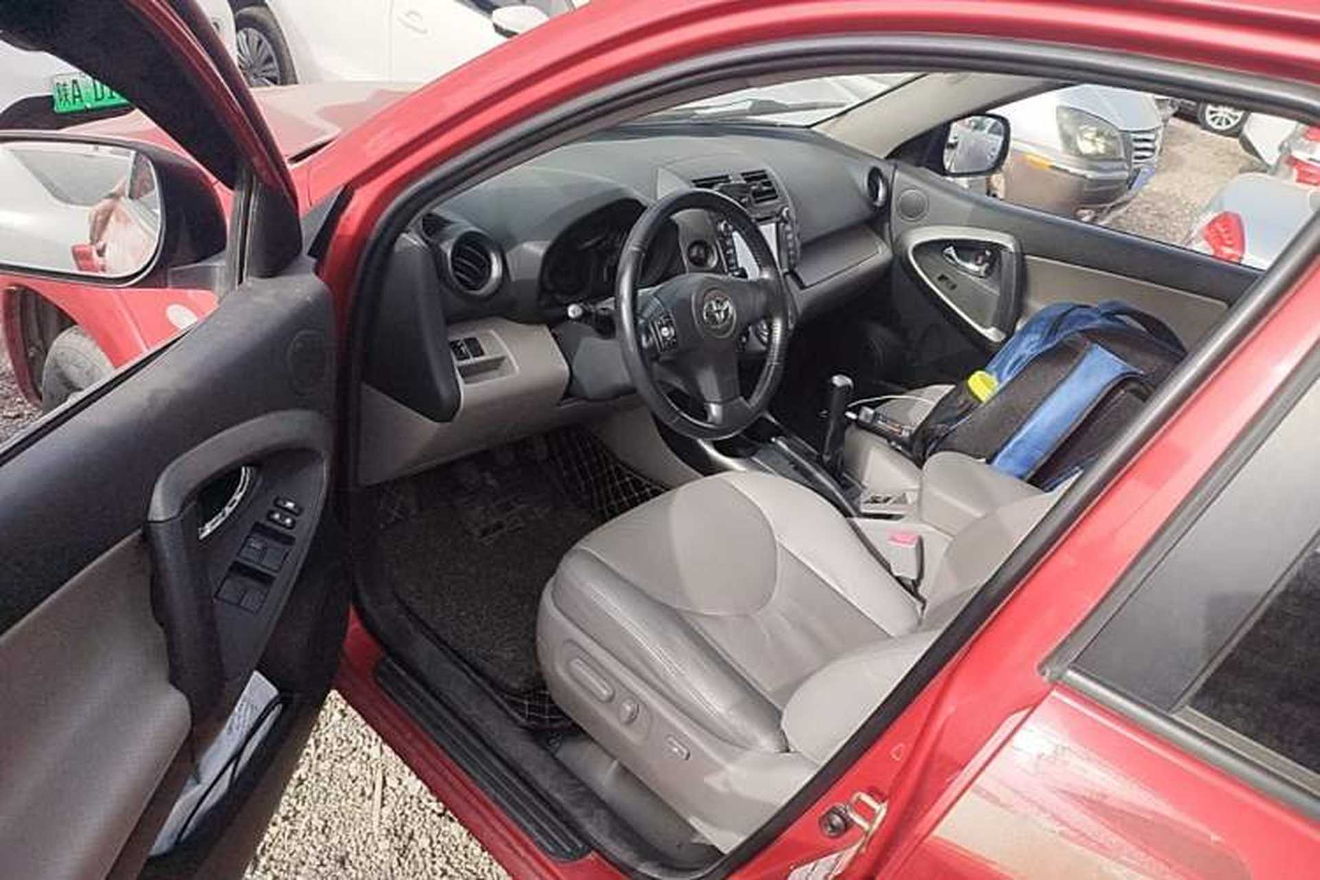 Used Toyota RAV4 2009 2.4L Manual Luxury Edition Driver Seat
