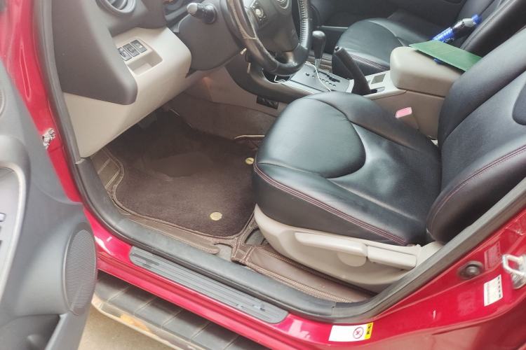 Used Toyota RAV4 2009 2.0L Automatic Luxury Edition Driver Seat