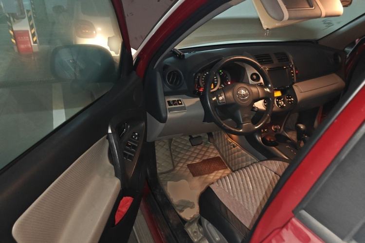 Used Toyota RAV4 2009 2.4L Automatic Luxury Edition Driver Seat