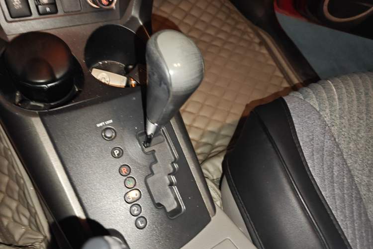 Used Toyota RAV4 2009 2.4L Automatic Luxury Edition Gear Lever
