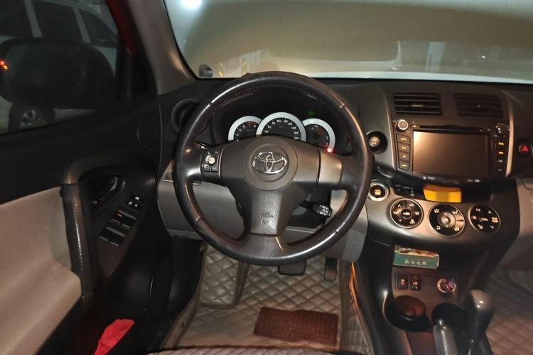 Used Toyota RAV4 2009 2.4L Automatic Luxury Edition Steering Wheel