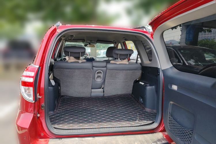 Used Toyota RAV4 2009 2.0L Automatic Classic Edition Trunk