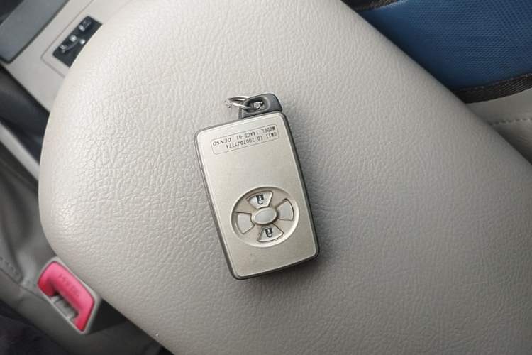 Used Toyota RAV4 2009 2.4L Manual Luxury Edition Vehicle Key