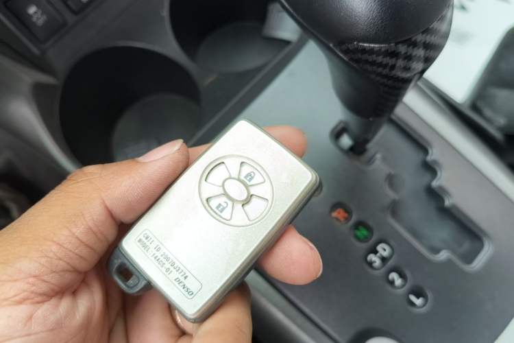 Used Toyota RAV4 2009 2.4L Automatic Luxury Navigation Edition Vehicle Key