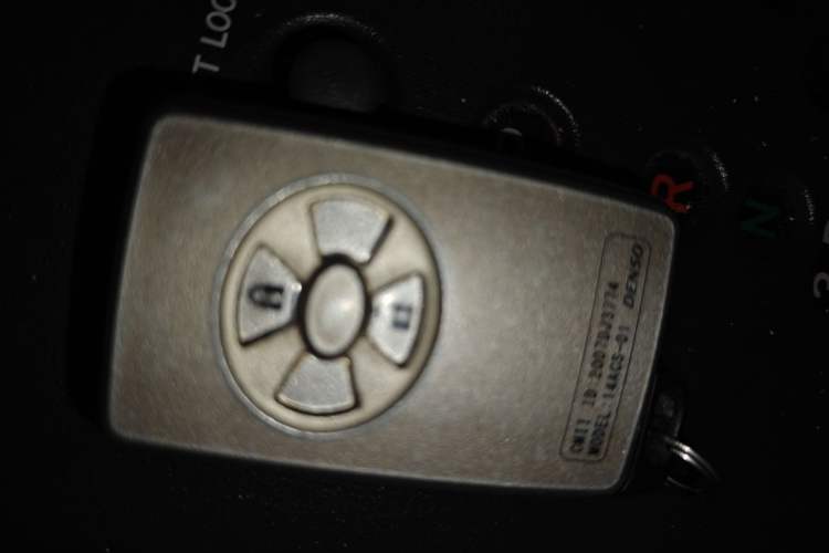 Used Toyota RAV4 2009 2.4L Automatic Luxury Edition Vehicle Key