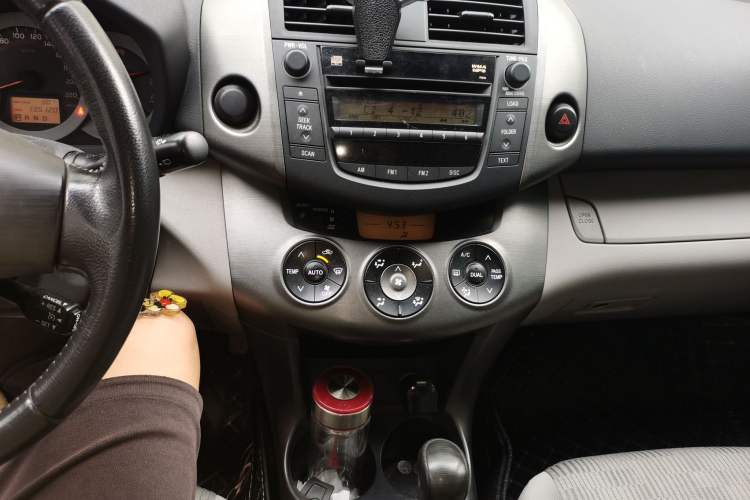 Used Toyota RAV4 2009 2.0L Automatic Luxury Edition Audio And AC Panel