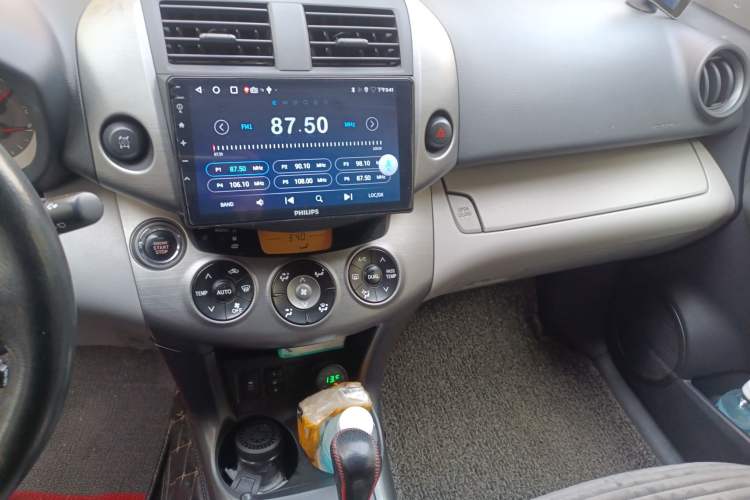 Used Toyota RAV4 2009 2.4L Automatic Luxury Edition Audio And AC Panel