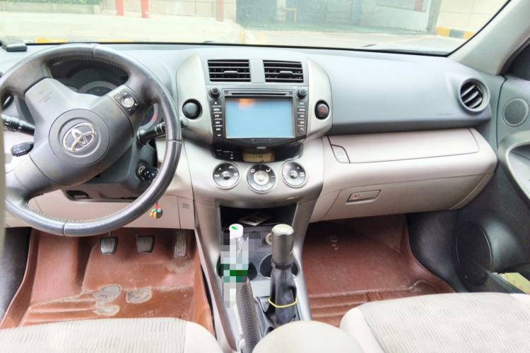 Used Toyota RAV4 2009 2.0L Manual Luxury Edition Center Console