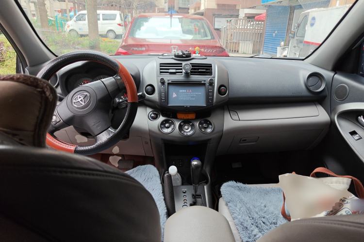 Used Toyota RAV4 2009 2.4L Automatic Luxury Navigation Edition Center Console