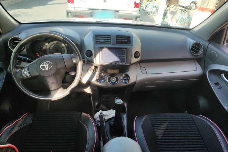 Used Toyota RAV4 2009 2.4L Manual Luxury Edition Center Console