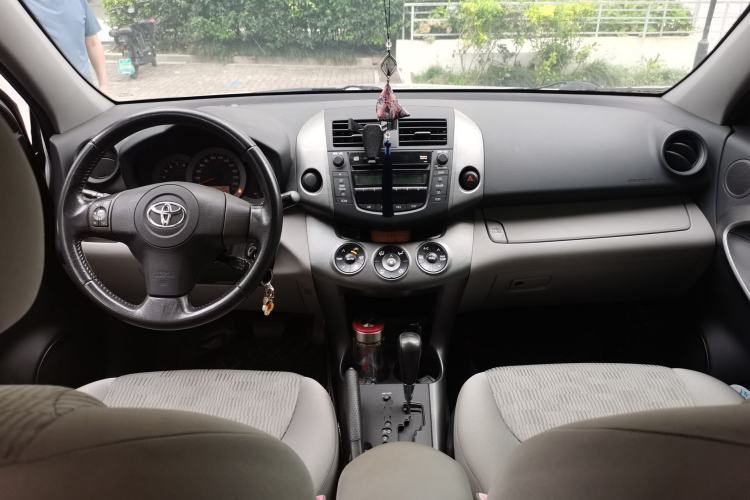 Used Toyota RAV4 2009 2.0L Automatic Luxury Edition Center Console