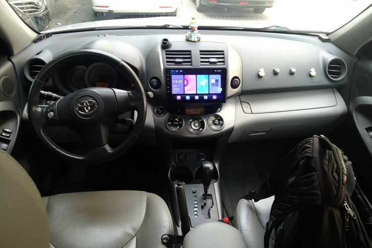 Used Toyota RAV4 2009 2.4L Automatic Luxury Edition Center Console