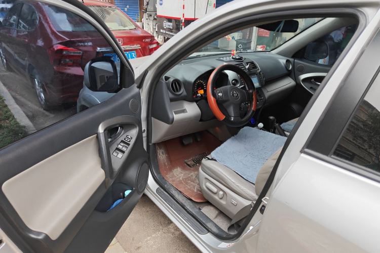 Used Toyota RAV4 2009 2.4L Automatic Luxury Navigation Edition Driver Seat