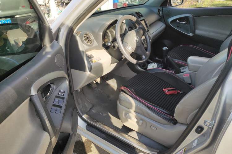 Used Toyota RAV4 2009 2.4L Manual Luxury Edition Driver Seat