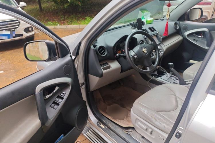 Used Toyota RAV4 2009 2.4L Automatic Luxury Edition Driver Seat