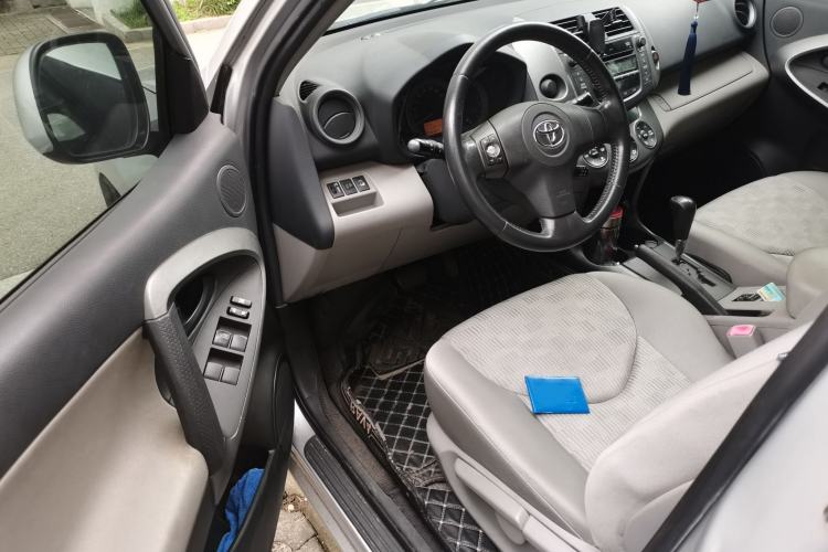 Used Toyota RAV4 2009 2.0L Automatic Luxury Edition Driver Seat