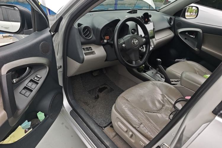 Used Toyota RAV4 2009 2.4L Automatic Luxury Edition Driver Seat