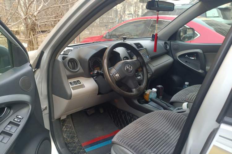 Used Toyota RAV4 2009 2.4L Automatic Luxury Edition Driver Seat