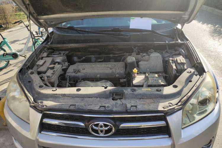 Used Toyota RAV4 2009 2.4L Manual Luxury Edition Engine Bay